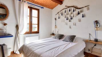 5 bedrooms, iron/ironing board, free WiFi