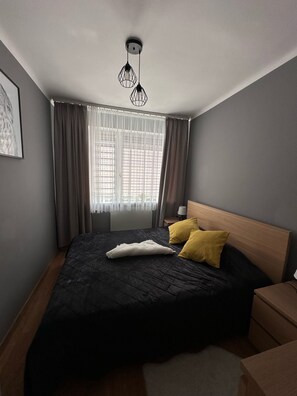 2 bedrooms, iron/ironing board, WiFi