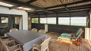 Family House, Lagoon View | Pemandangan dari bilik