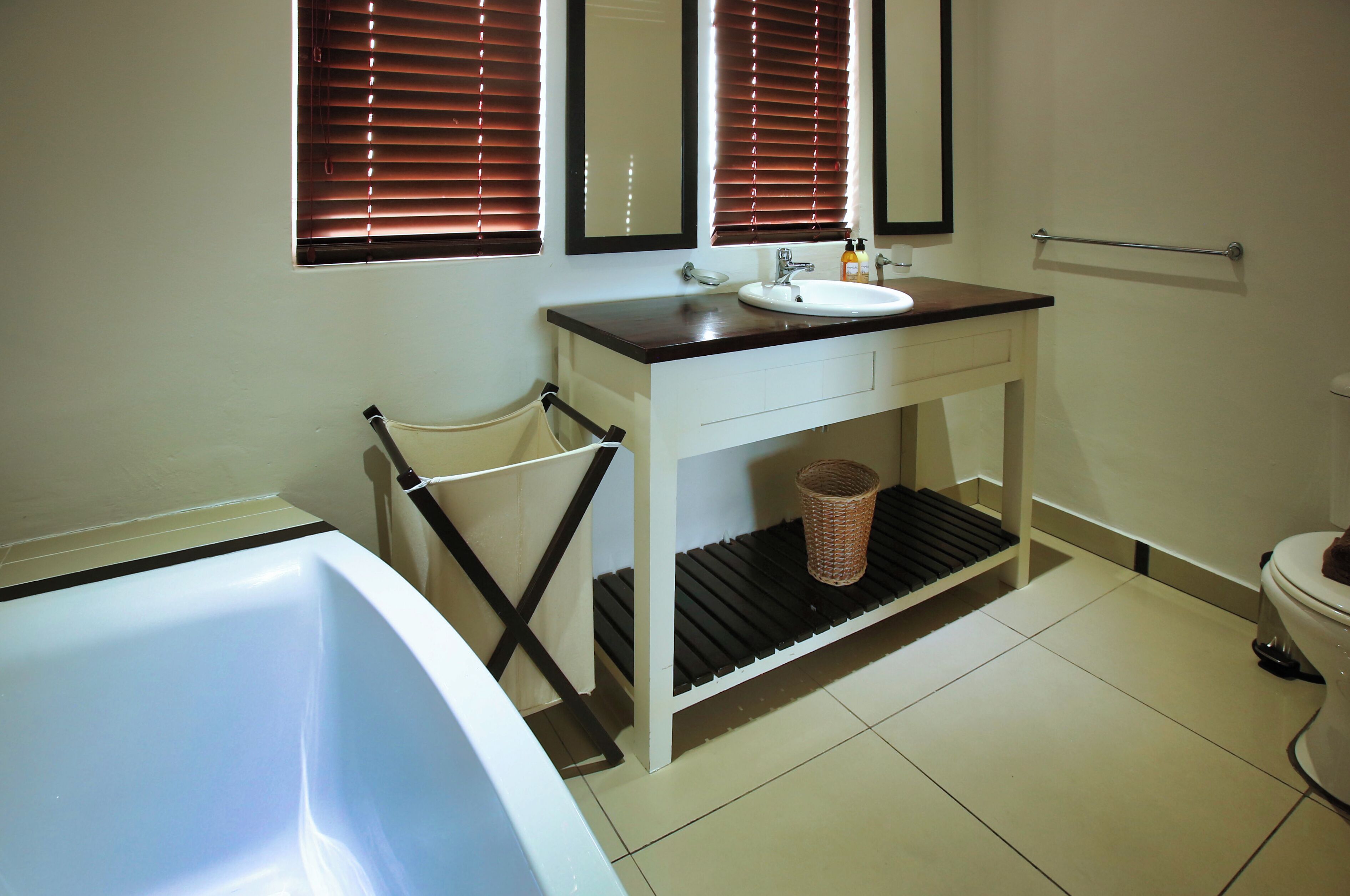 Family House, Lagoon View | Bilik Mandi