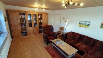 Smart-TV, DVD-Player, Bücher