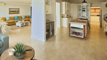 Family House, Bay View | Living area | Flat-screen TV, fireplace