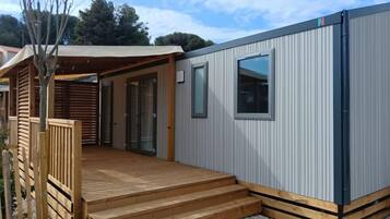 Premium Mobile Home | Dilengkapkan perabot secara berasingan, Wi-fi percuma, cadar katil