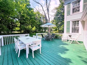 Outdoor dining - Curtis Farmhouse (Fennville)
