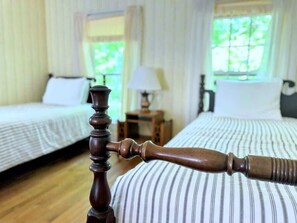 5 bedrooms, iron/ironing board, free WiFi, bed sheets