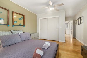 3 slaapkamers, een strijkplank/strijkijzer, reisbedje, gratis wifi