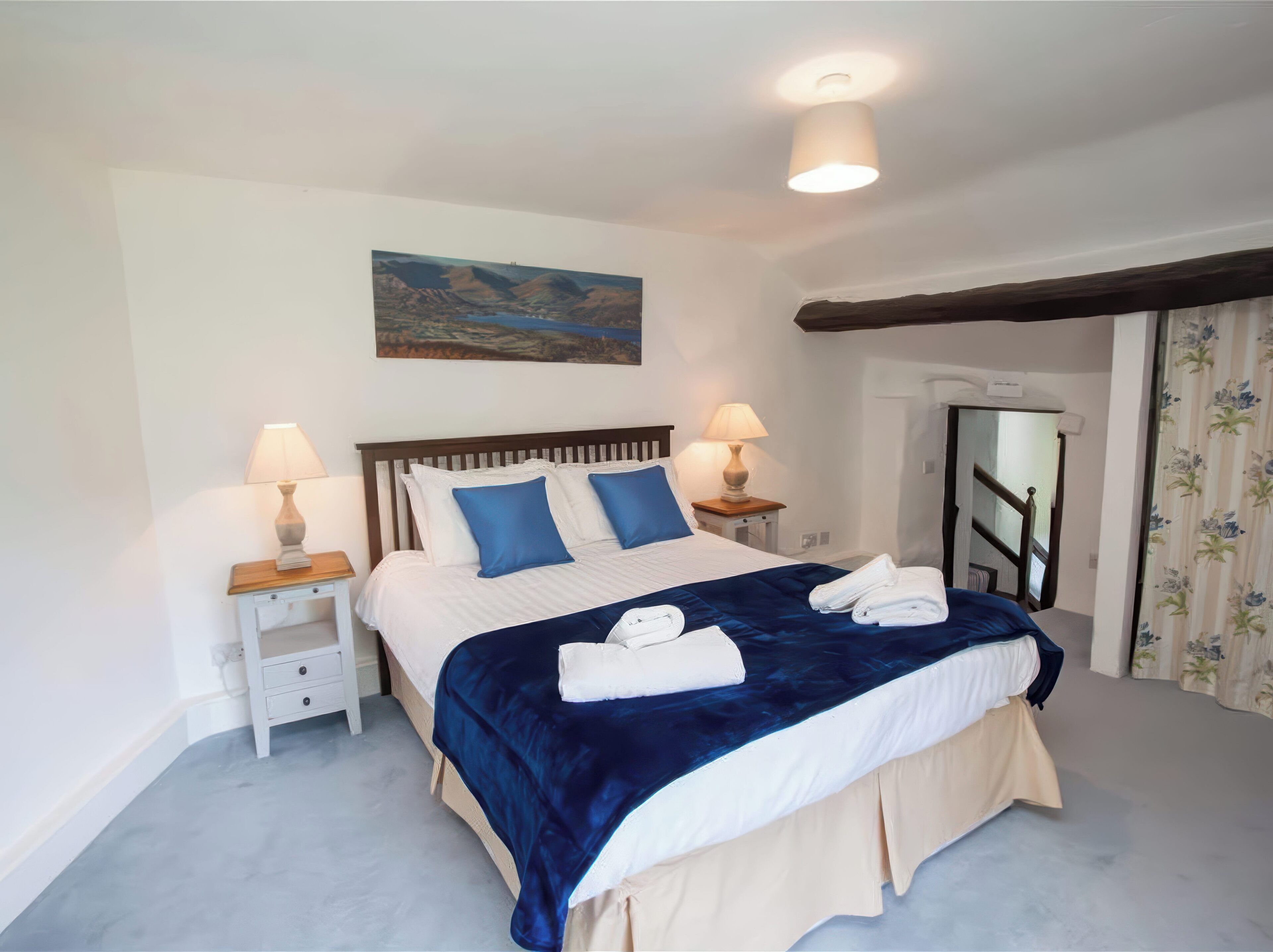 4 bedrooms, individually decorated, individually furnished, free WiFi