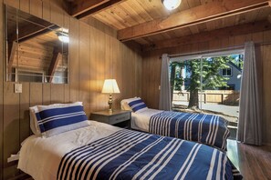 キャビン ベッド (複数台) パティオ マウンテンビュー (The Virginian) | 3 室のベッドルーム、客室ごとに異なる装飾、客室ごとに異なるインテリア、デスク