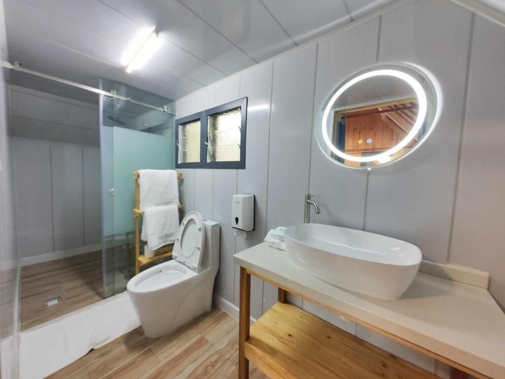 Standard TREE Cabin | Bathroom