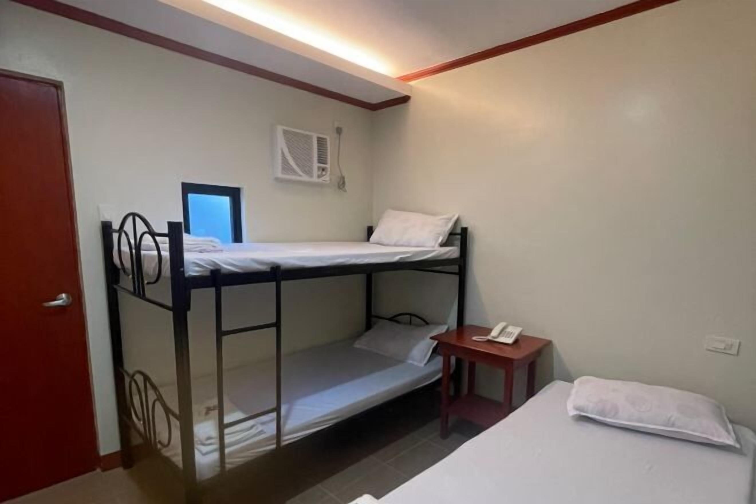 办公桌、免费 WiFi、床单、轮椅无障碍