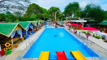 3 outdoor pools