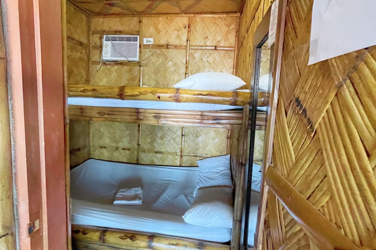 Economy vierpersoonskamer | 1 slaapkamer, gratis wifi, beddengoed, rolstoeltoegankelijk