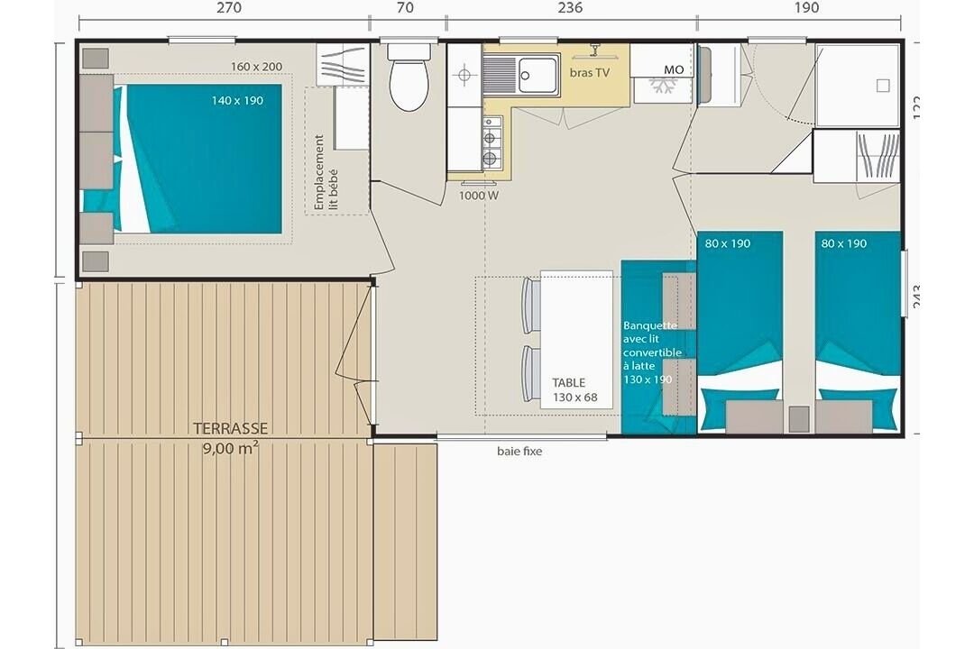 Indeling van een hotelkamer met zwembad, privébadkamer en terras.