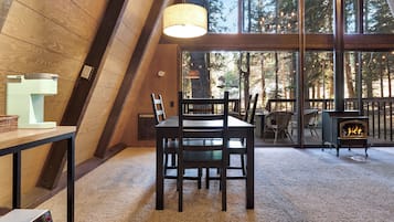 Cabin, Multiple Beds, Patio, Mountain View (Truckee Cabin Getaway) | Interior