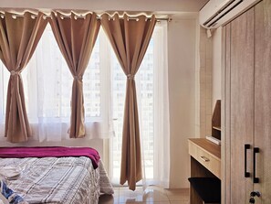 Standard Condo, 1 Bedroom, Balcony, Pool View | 1 bilik tidur, dihias secara berasingan