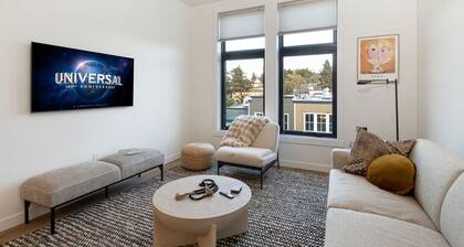 New Luxury Condo! Downtown Friday Harbor! HVN 303