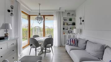 Comfort Apartment, Garden View | 2 bedrooms, iron/ironing board, free WiFi