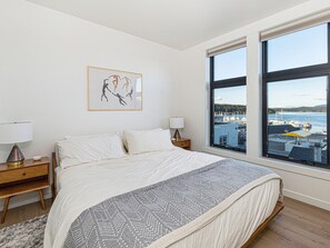 2 bedrooms, iron/ironing board, free WiFi, bed sheets - New Luxury Penthouse! Stunning Water and Town Views! (Friday Harbor)