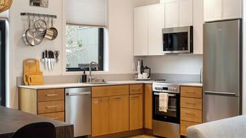 Réfrigérateur, micro-ondes, four, lave-vaisselle