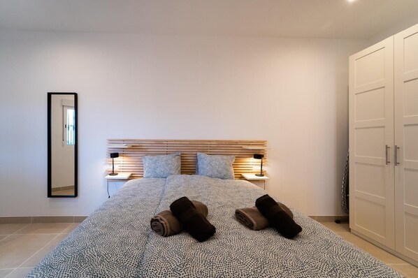 1 chambre, fer et planche à repasser, lit parapluie, Wi-Fi gratuit