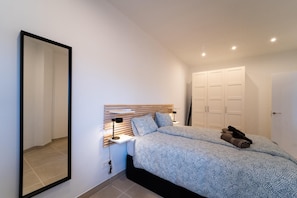 1 bedroom, iron/ironing board, travel cot, free WiFi