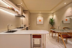 Fridge, microwave, oven, stovetop - Cozy 2-bedroom apartment with romantic Fireplace in Lekki (Lagos)