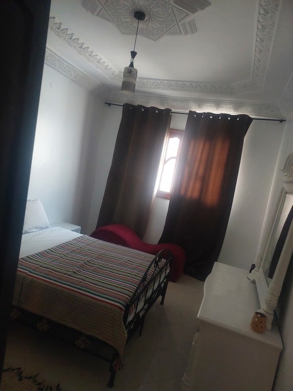 2 chambres, fer et planche à repasser, Wi-Fi, draps fournis