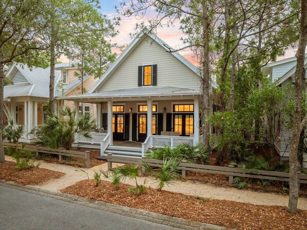 Exterior - Gorgeous! NEXT to Camp WaterColor! 6-Seater LSV/Golf Cart & 4 Bikes Included! (Santa Rosa Beach)