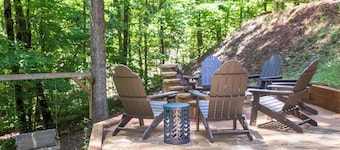 Hideaway Creek - Next to Roo Vineyard, Creek, Hot Tub, Fire Pit, Dog Friendly