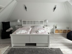 1 bedroom, in-room safe, desk, iron/ironing board