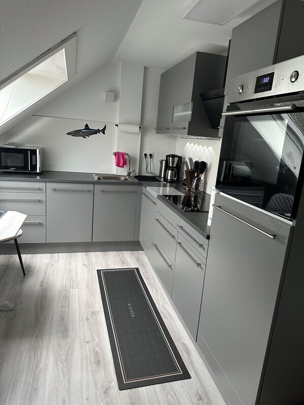 Refrigerador, microondas, horno, placa de cocina