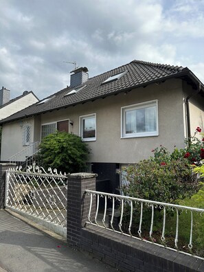 Exterior - Quiet apartment for up to 4 adults close to Hanover and yet idyllic in the countryside (Gehrden)
