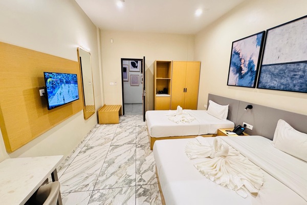 Superior Twin Room | In-room safe, desk, laptop workspace, blackout drapes