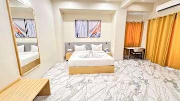 Superior Double Room | In-room safe, desk, laptop workspace, blackout drapes