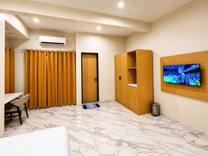 Chambre supérieure double | Coffre-fort, bureau, espace de travail pour ordinateurs portables