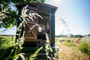 Studio | 1 bedroom - Harbour Ranch Hut - Rustic Countryside Escape (Emsworth)