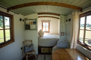Studio | 1 bedroom - Harbour Ranch Hut - Rustic Countryside Escape (Emsworth)