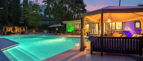 Outdoor pool, pool umbrellas, sun loungers
