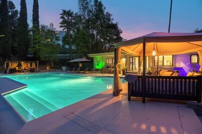Del Campo Villa - 4BR Woodland Hills Gem With Pool and Cabana