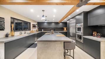 Luxury Villa, Multiple Beds, Pool Access, Mountain View (Del Campo Villa) | Private kitchen | Fridge, microwave, oven, stovetop