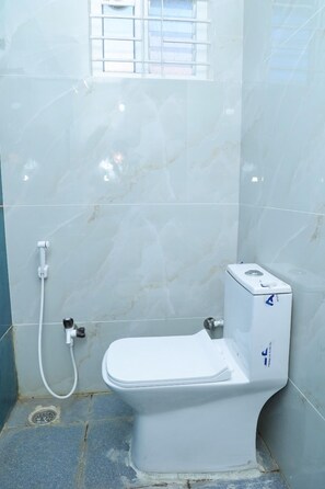 Doppia Deluxe, vista montagna | Bagno | Doccia, set di cortesia gratuito, asciugamani, sapone