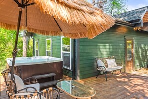 Terrace/patio - Hot Tub | Pet-Friendly | The Beacon Retreat (Atlanta)