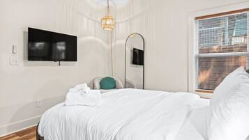 Iron/ironing board, WiFi, bed sheets