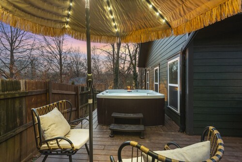 Hot Tub | Pet-Friendly | The Beacon Retreat