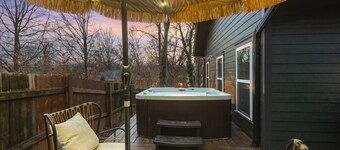 Hot Tub | Pet-Friendly | The Beacon Retreat