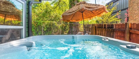 Tina de hidromasaje al aire libre