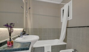 Luxury Apartment | Bathroom - Manzil-1BR near JBR Beach & Blue Waters  (Dubai)