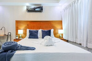 2 bedrooms, desk, iron/ironing board, WiFi