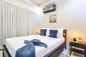 2 bedrooms, desk, iron/ironing board, WiFi