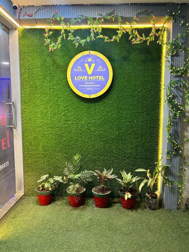 V Love Hotel